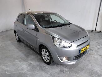 krockskadad bil auto Mitsubishi Space-star 1.0 Bright 2015/5