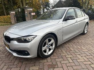 Schadeauto BMW 3-serie 330e Cent. Exec. 2016/8