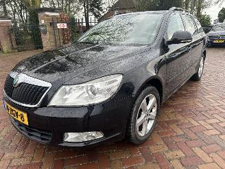 uszkodzony samochody osobowe Skoda Octavia 1.6 TDI  DSG Ambition Business Line 2011/1
