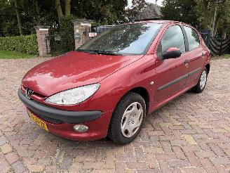 Schadeauto Peugeot 206 1.4 Gentry 2002/3