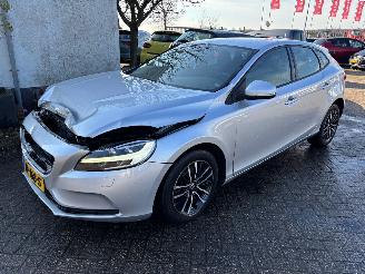 škoda osobní automobily Volvo V-40 D2 2.0 clima/navi/velgen 2016/6