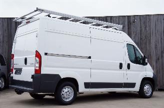 Peugeot Boxer 2.2 HDi L2H2 Airco Cruise 3-Persoons Trekhaak 96KW Euro 5 picture 3