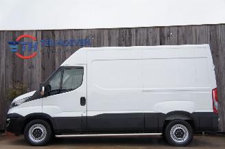 uszkodzony samochody osobowe Iveco Daily 35S12 2.3 HPi L2H2 Automaat Hi-Matic Trekhaak 85KW Euro 6 2018/1