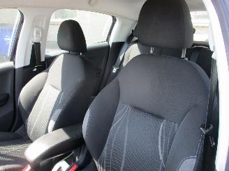 Peugeot 208 1.6 e HDI Blue Lease picture 16