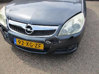 Opel Vectra STATION WAGON 2.2-16V Executive Aut picture 11