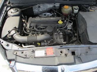 Opel Vectra STATION WAGON 2.2-16V Executive Aut picture 14
