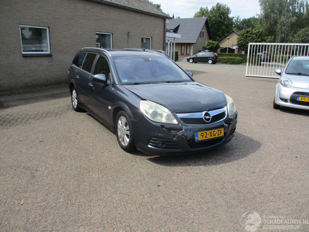 Opel Vectra STATION WAGON 2.2-16V Executive Aut