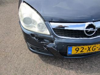 Opel Vectra STATION WAGON 2.2-16V Executive Aut picture 10