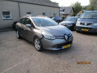 Damaged car Renault Clio 0.9 TCe Estate 2013/9