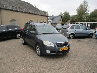 Voiture accidenté Skoda Roomster 1.6-16V Comfort 2007/8