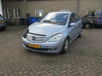 Mercedes B-klasse 170 Automaat 5 drs picture 3
