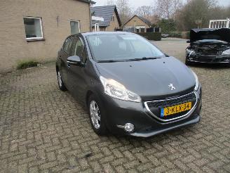 Schadeauto Peugeot 208 1.2 VTi Envy 5drs 2013/8