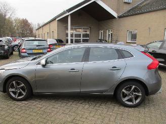 Volvo V-40 2.0 D4 R-Design Business picture 4