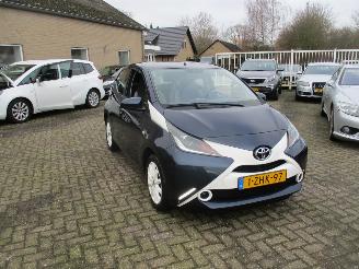Vaurioauto  passenger cars Toyota Aygo 1.0 VVT-i x-Play 2015/2