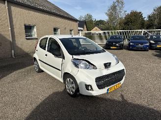 Schadeauto Peugeot 107 1.0-12V XR AIRCO 2011/12