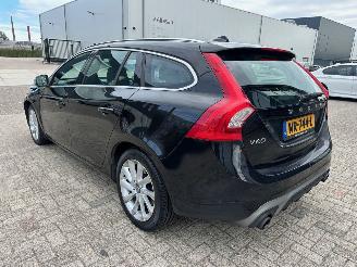 Volvo V-60 2.0 T3 Summum picture 4