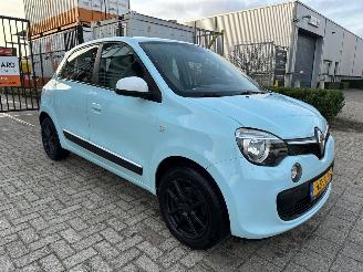 damaged passenger cars Renault Twingo 1.0 SCe Collection 2016/1