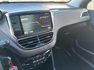 Peugeot 2008 1.2 VTi Allure Pack Premium Plus picture 13