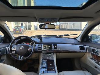 Jaguar XF 2.7D V6 Premium Luxury picture 17