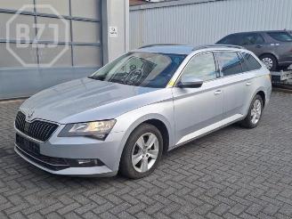 Uttjänta bilar auto Skoda Superb Superb Combi (3V5), Combi, 2015 / 2024 2.0 TDI 2017/5