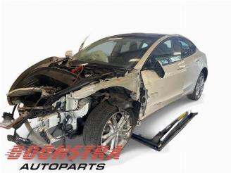demontáž osobní automobily Tesla Model 3 Model 3, Sedan, 2017 Long Range AWD 75 kWh 2021/12
