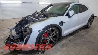 Salvage car Porsche Taycan Taycan Cross Turismo (Y1B), Combi, 2020 4S Performance Battery Plus 2021/10