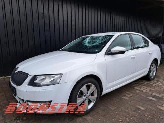 demontáž osobní automobily Skoda Octavia Octavia (5EAA), Liftback, 2012 / 2020 1.6 TDI GreenTec 16V 2013/10