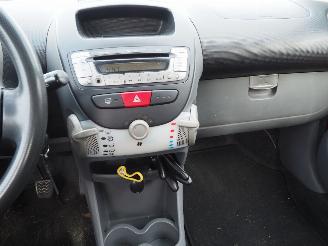Peugeot 107 1.0-12V XS picture 17