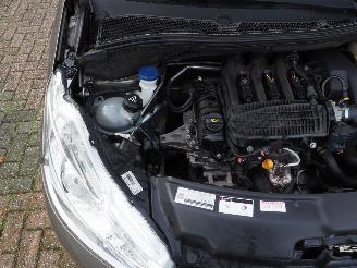 Peugeot 208 1.2 VTi Style picture 16