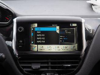 Peugeot 208 1.2 VTi Style picture 25