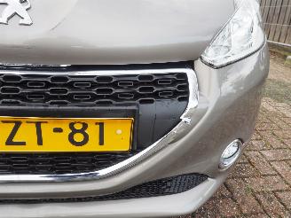 Peugeot 208 1.2 VTi Style picture 12