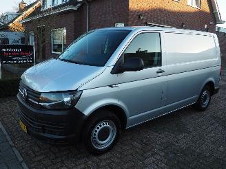 skadebil bedrijf Volkswagen Transporter 2.0 TDI L1H1 2018/1