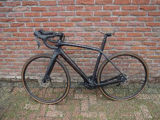 Vaurioauto  bicycles Trek  Domane 2022/1