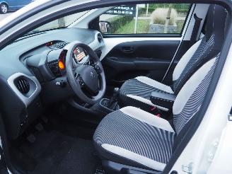 Peugeot 108 1.0 E-VTi Active Top! picture 19