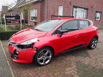 Damaged car Renault Clio 0.9 Tce Dynamique 2014/1