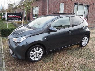 Voiture accidenté Toyota Aygo 1.0 VVT-i X-Joy 2018/11