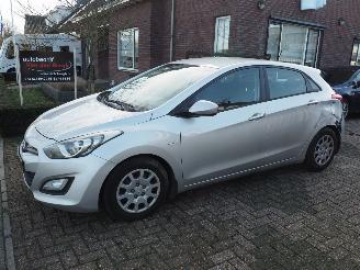 skadebil auto Hyundai I-30 1.4i 2013/4