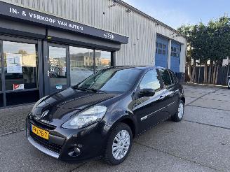 Vaurioauto  passenger cars Renault Clio 1.2 16V AIRCO 5-DEURS 2010/6