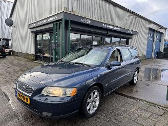 skadebil auto Volvo V-70 2.5 Turbo 154KW Momentum Automaat 2004/12