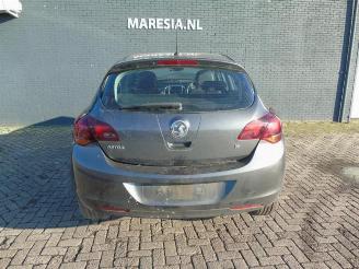 Opel Astra Astra J (PC6/PD6/PE6/PF6), Hatchback 5-drs, 2009 / 2015 1.6 16V picture 2