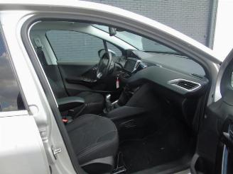 Peugeot 208 208 I (CA/CC/CK/CL), Hatchback, 2012 / 2019 1.2 12V e-THP PureTech 110 picture 6