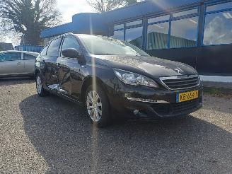 Vaurioauto  passenger cars Peugeot 308 1.2 PureTech Style 2016/7