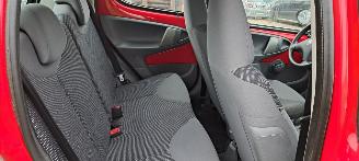 Peugeot 107 1.0 12v picture 6