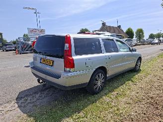 Volvo V-70 2.4 D AWD picture 4