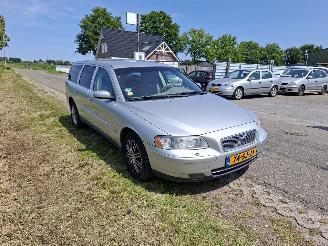 Volvo V-70 2.4 D AWD picture 2
