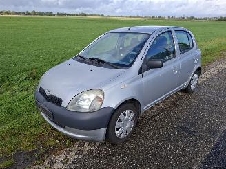 krockskadad bil auto Toyota Yaris 1.4 D4D 2002/9