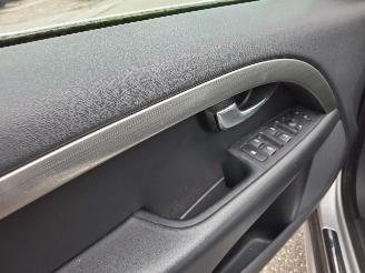 Volvo V-70  picture 10