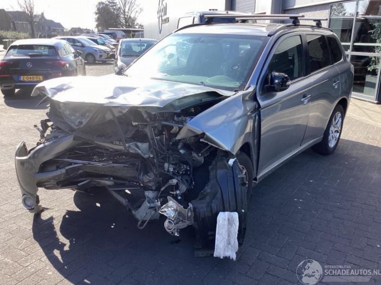 Mitsubishi Outlander Outlander (GF/GG), SUV, 2012 2.0 16V PHEV 4x4