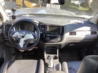 Mitsubishi Outlander Outlander (GF/GG), SUV, 2012 2.0 16V PHEV 4x4 picture 9