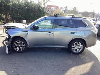 Mitsubishi Outlander Outlander (GF/GG), SUV, 2012 2.0 16V PHEV 4x4 picture 8